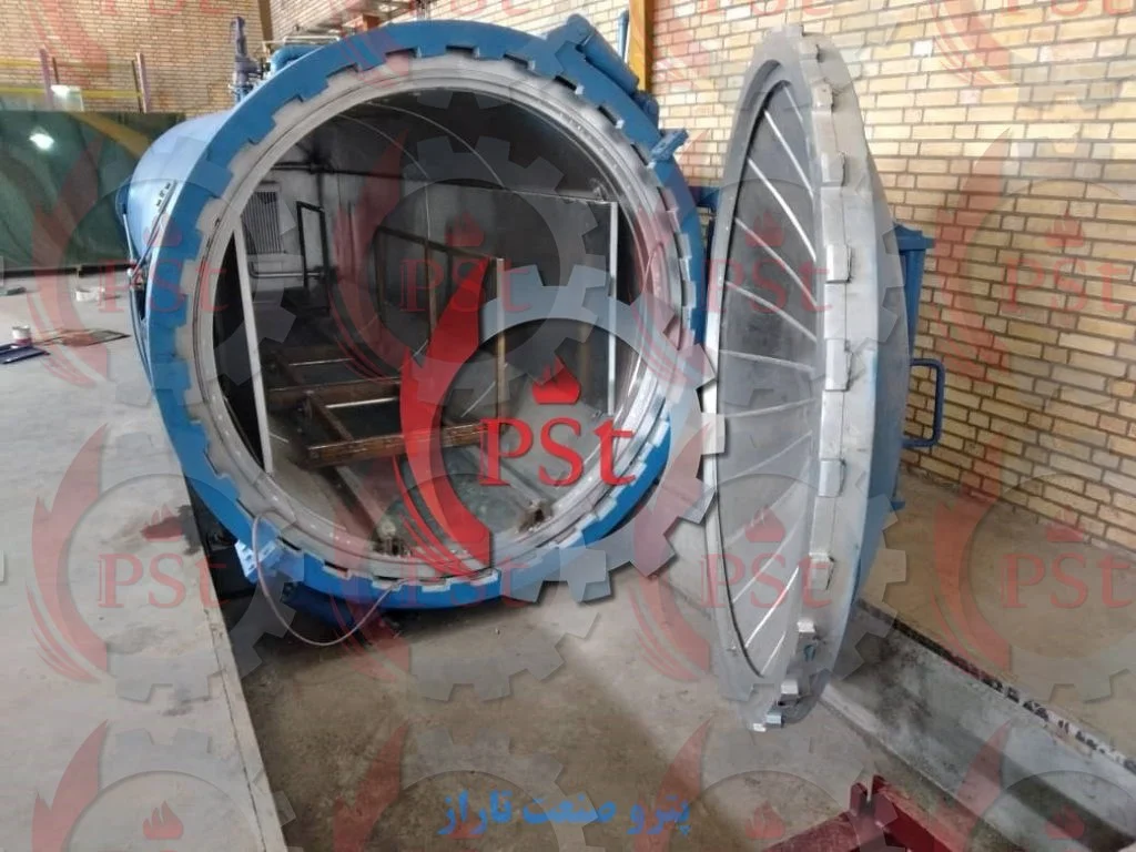 تجهیزات نصب شده روی در اتوکلاو باعث سهولت در باز و بسته کردن درب آن میشود. همچنین دندانه های روی در جهت ارتقای سطح ایمنی دستگاه طراحی شده اند.