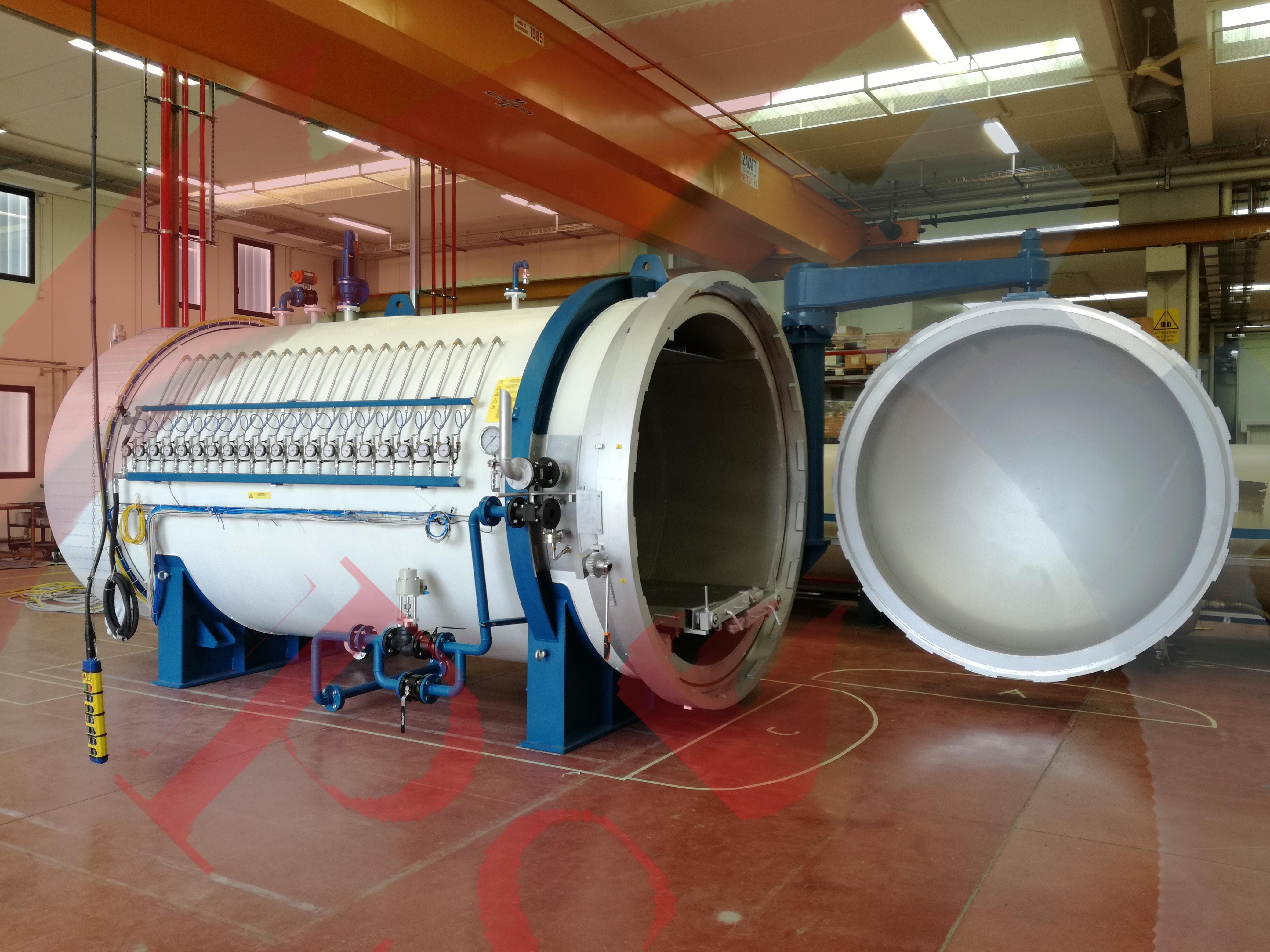 اتوکلاو برای تولید قطعات کامپوزیتی تقویت‌شده با فیبر کربن