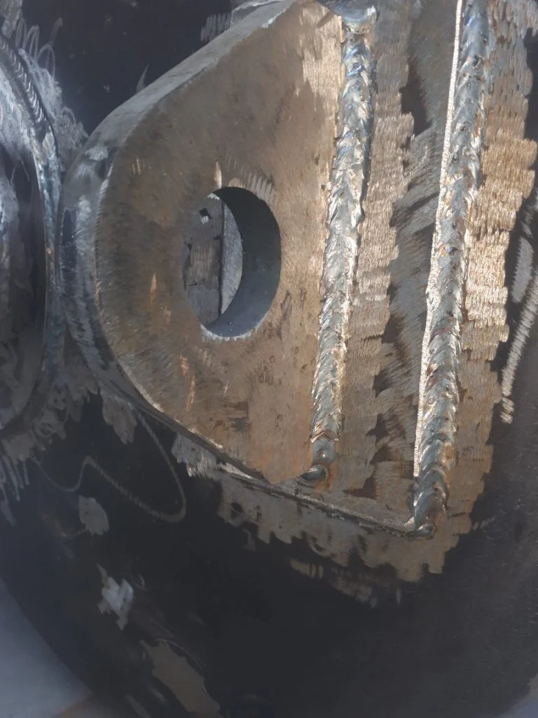 طراحی مهندسی ابعاد و فرم مخزن مطابق استانداردهای ساخت و بهره‌برداری