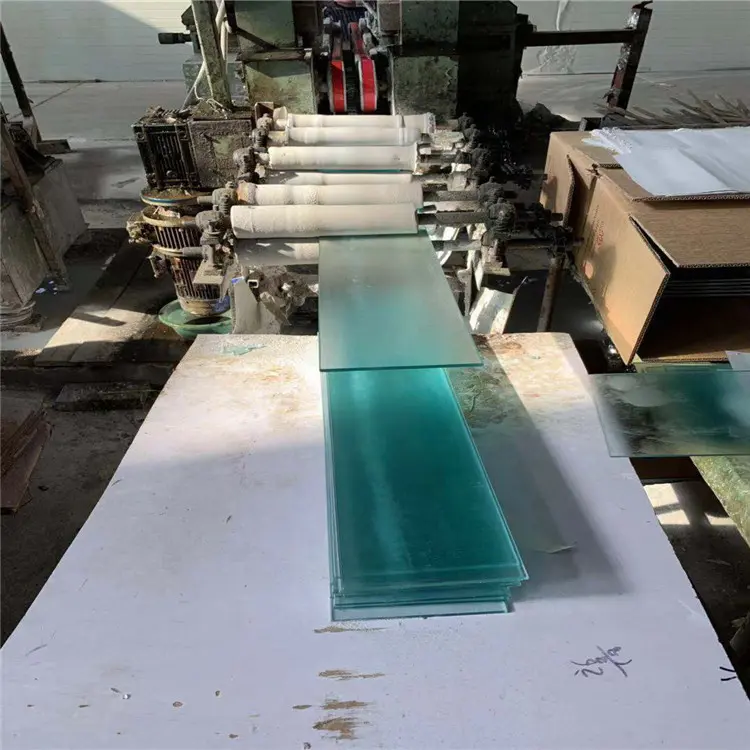 راه‌اندازی خط تولید شیشه لمینت (شیشه دوجداره).