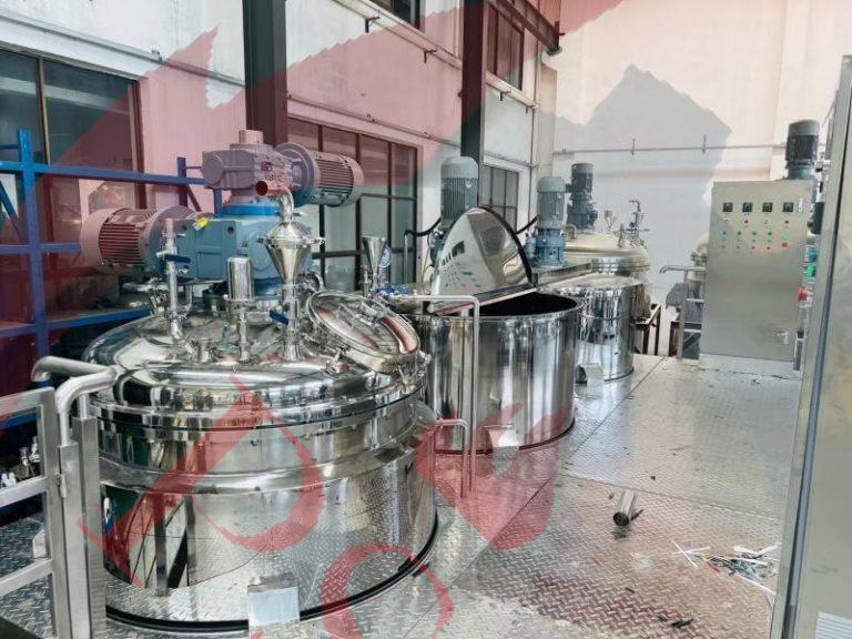 کارگاه ساخت برج تقطیر شرکت دانش‌بنیان پترو صنعت تاراز و مراحل تولید تجهیزات فرآیندی