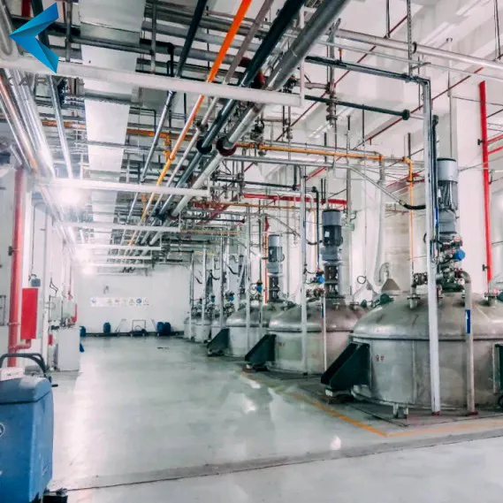 سیستم پایپینگ مخازن، میکسرها و راکتورهای صنعتی برای انتقال سیالات و مواد شیمیایی