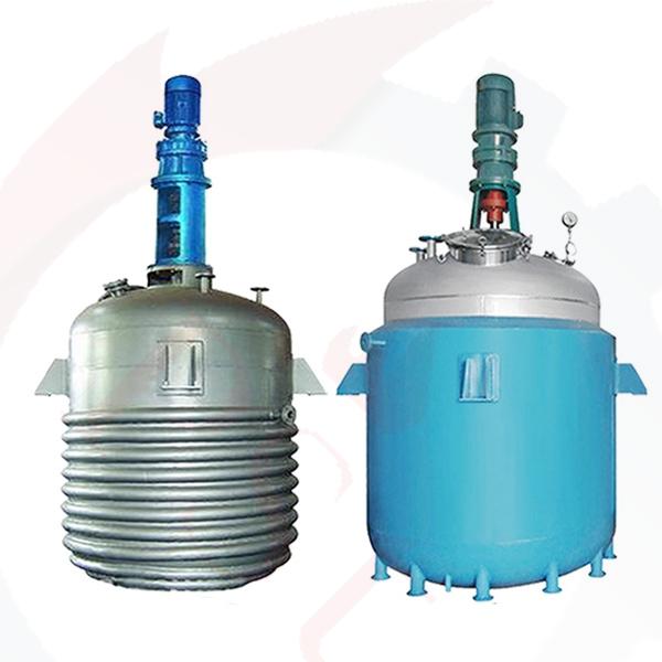 فرایند تولید رزین پلی‌استر شامل واکنش پلیمریزاسیون و مراحل اختلاط مواد اولیه