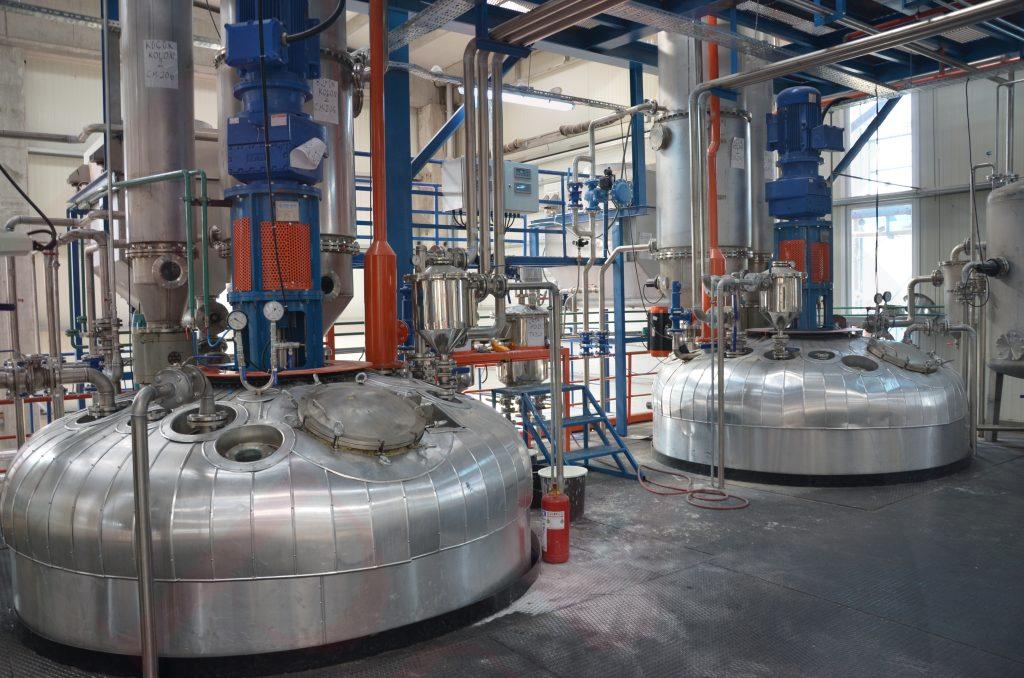 کارخانه و تجهیزات خط تولید رزین پلی‌استر برای کاربردهای صنعتی و شیمیایی