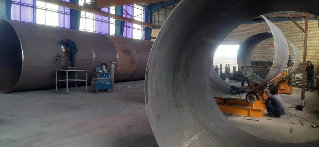 ساخت قطعات پیشساخته مخزن پالایشگاهی در کارگاه