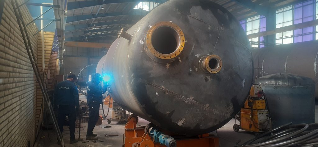 کارگاه ساخت راکتورهای صنعتی با تجهیزات تولید و فرآیندهای مهندسی پیشرفته