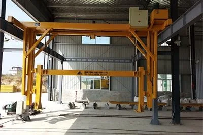 جرثقیل چرخشی صنعتی برای جابجایی بار و تجهیزات در محیط‌های تولیدی و کارگاهی