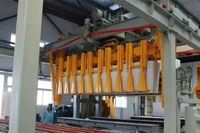 جرثقیل مخصوص برای جابجایی بلوک‌ها و تجهیزات سنگین در خط تولید AAC